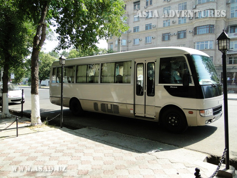 Туристический миди-автобус Митсубиси Роза, до 25 чел., кондиционер, холодильник, аудиосистема, ремни безопасности