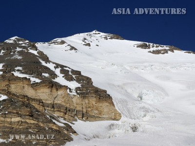 The summit of the peak, Karl Marks Peak  (6726 m)