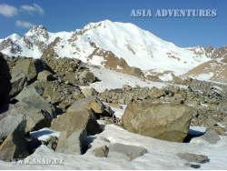 Mayakovskiy Peak (6096 m)